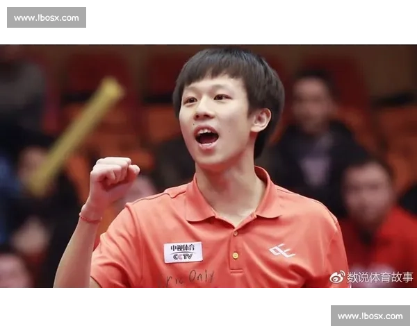 林高远与时尚才女合影引热议 工作室澄清：仅是跨界合作